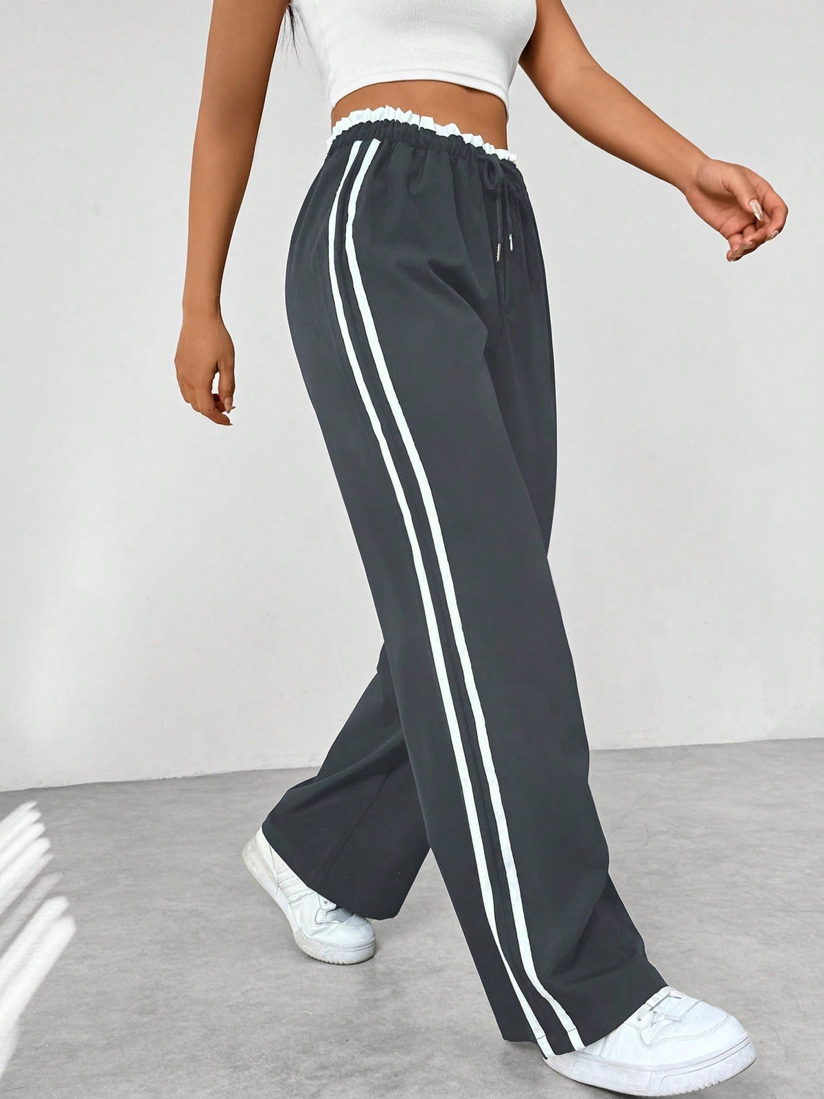 Women's Flared-Leg Jogger Pants with Elastic Waist – view 9