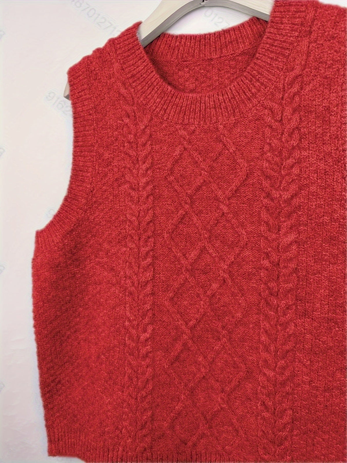 Women's Cable-Stitch Round-Neck Sweater Vest – Rose Red