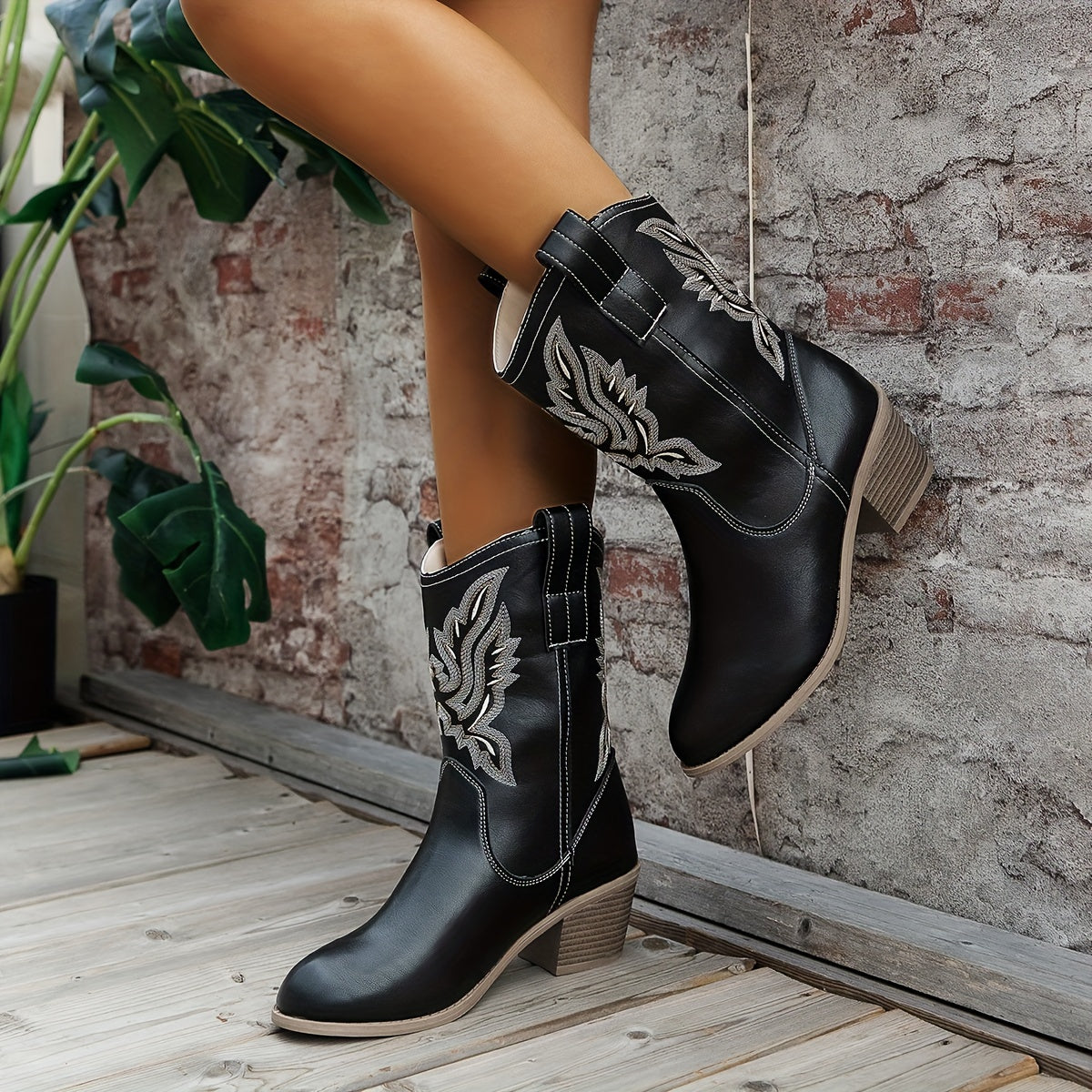 Women's Embroidery-Detail Wide Calf Western Cowboy Boots – Black