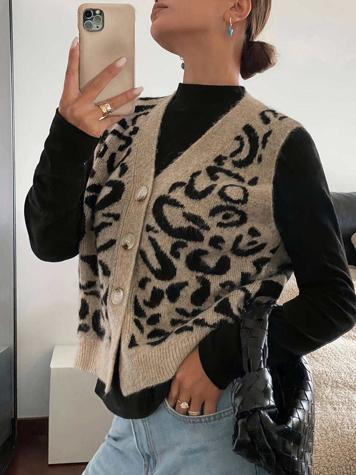 Women's Patterned V-Neckline Button-Front Vest – view 4