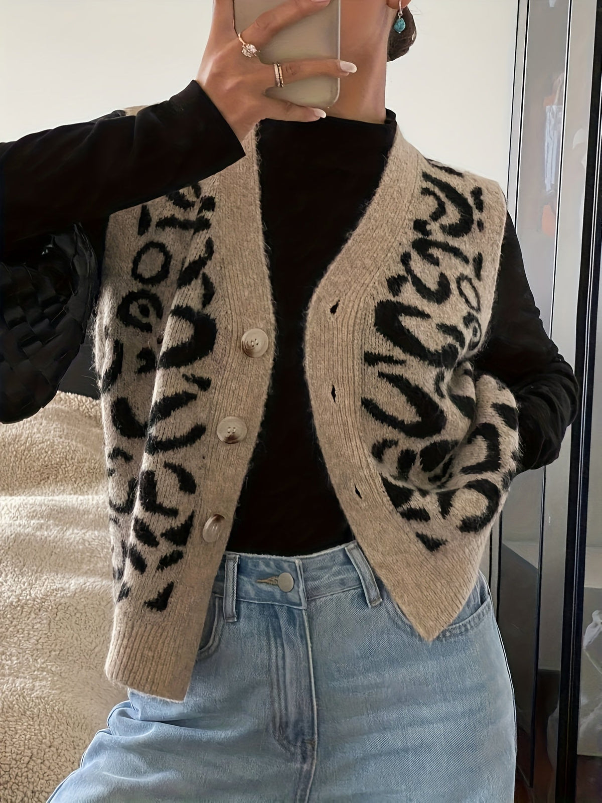 Women's Patterned V-Neckline Button-Front Vest – view 3