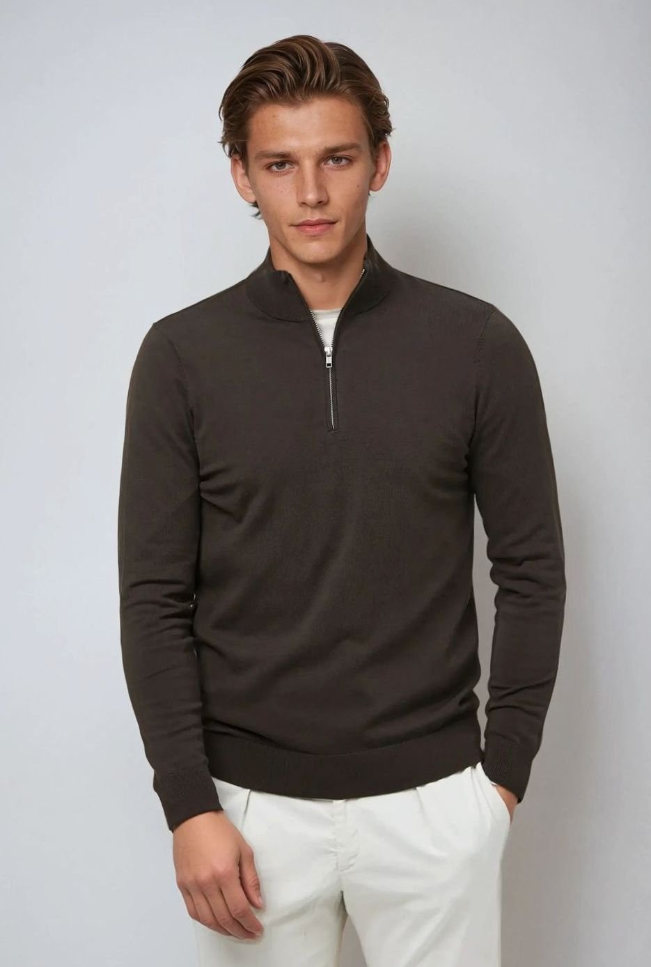 Men's Timeless Quarter-Zip Knit Pullover with Ribbed Cuffs – Brown