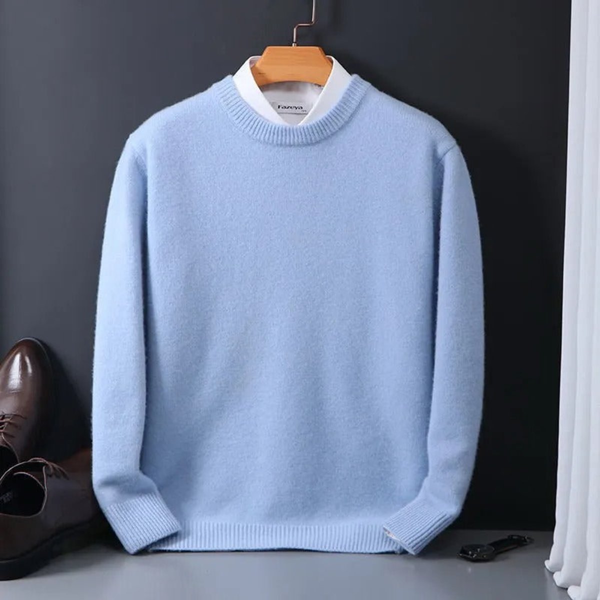 Men's Plush Mohair Crew-Neck Knit Sweater – M