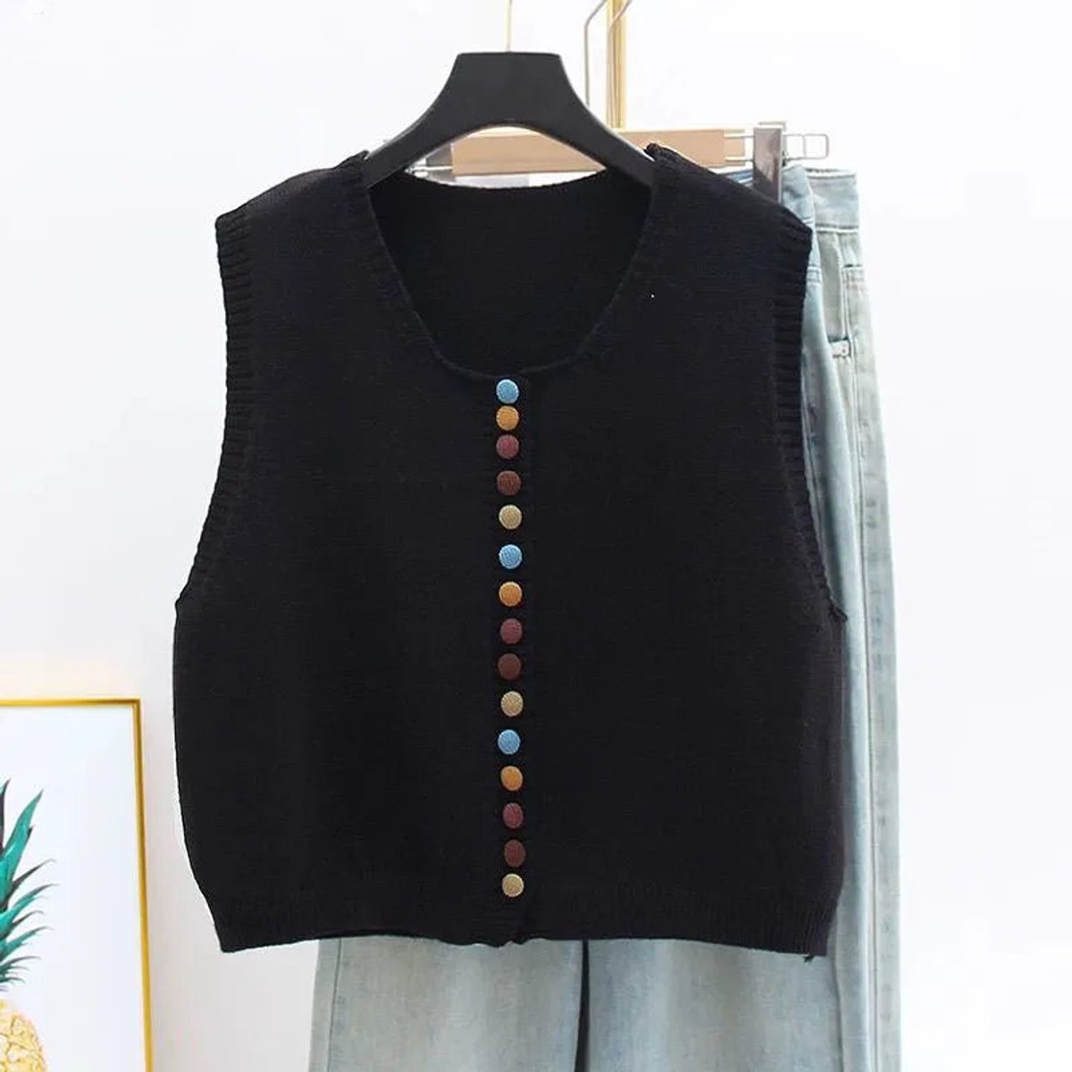 Women's No-Sleeve Knit Sweater Vest – Black