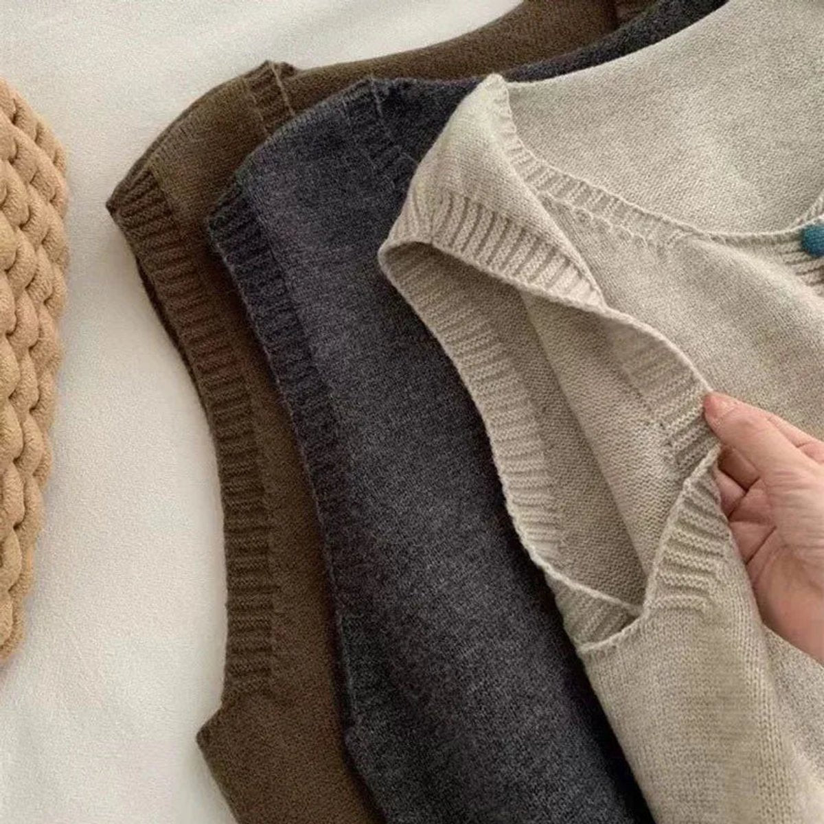 Women's No-Sleeve Knit Sweater Vest – view 8