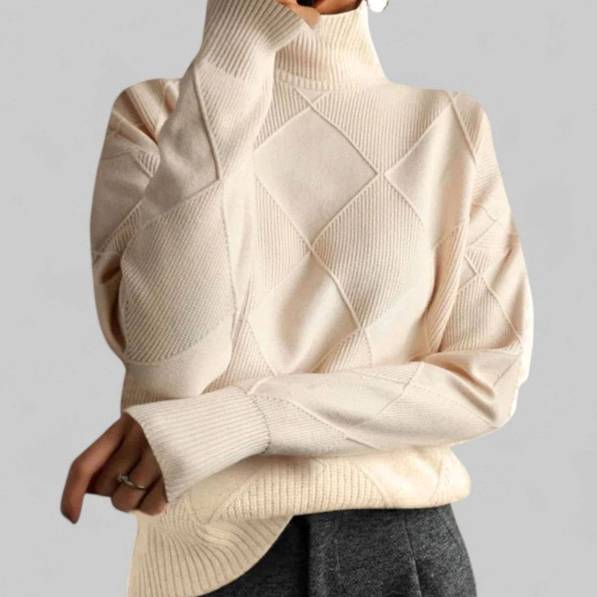 Women's Relaxed-Fit Argyle Knit Roll-Neck Pullover – Beige