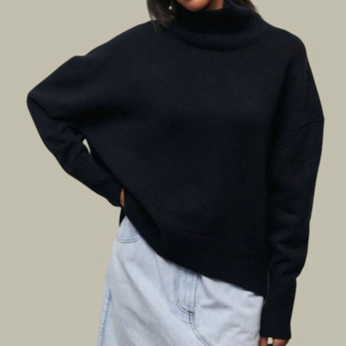 Women's Relaxed-Fit Chunky-Knit Rib-Knit Roll-Neck Knit Sweater – Black