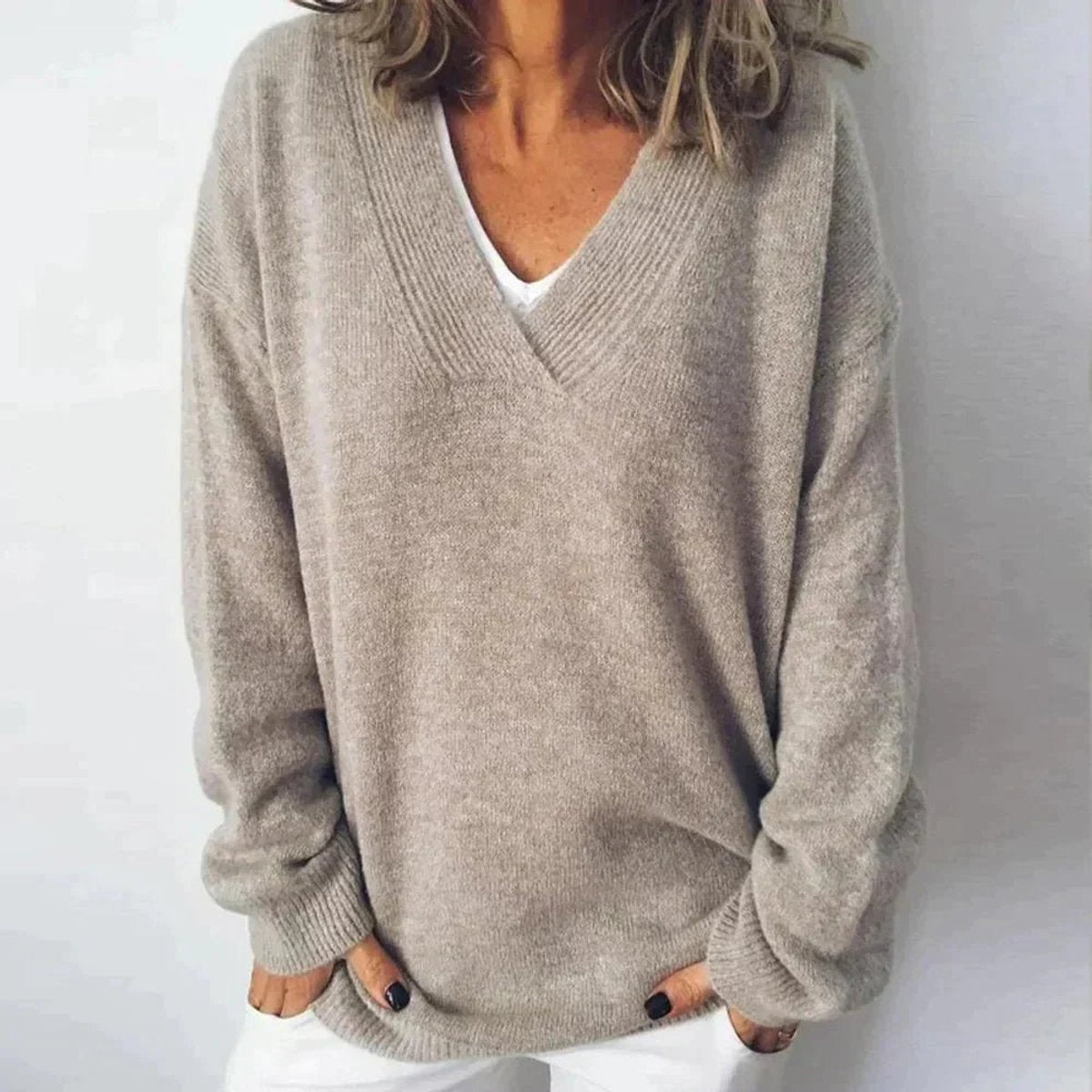 Women's Relaxed-Fit V-Neckline Knit Pullover – S