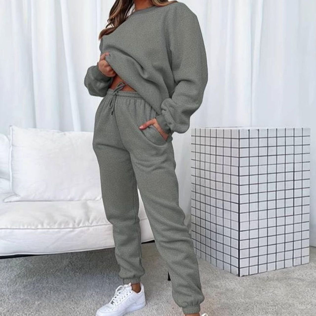 Women's Easy-Fit Crew-Neck Sweatshirt and Jogger Set – Gray