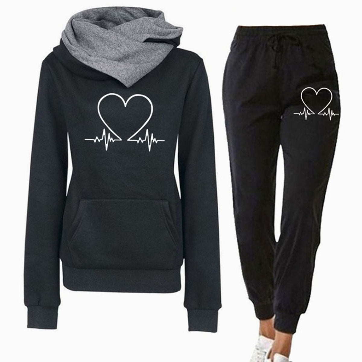 Women's Heart Graphic Hoodie and Jogger Set for Travel – Black