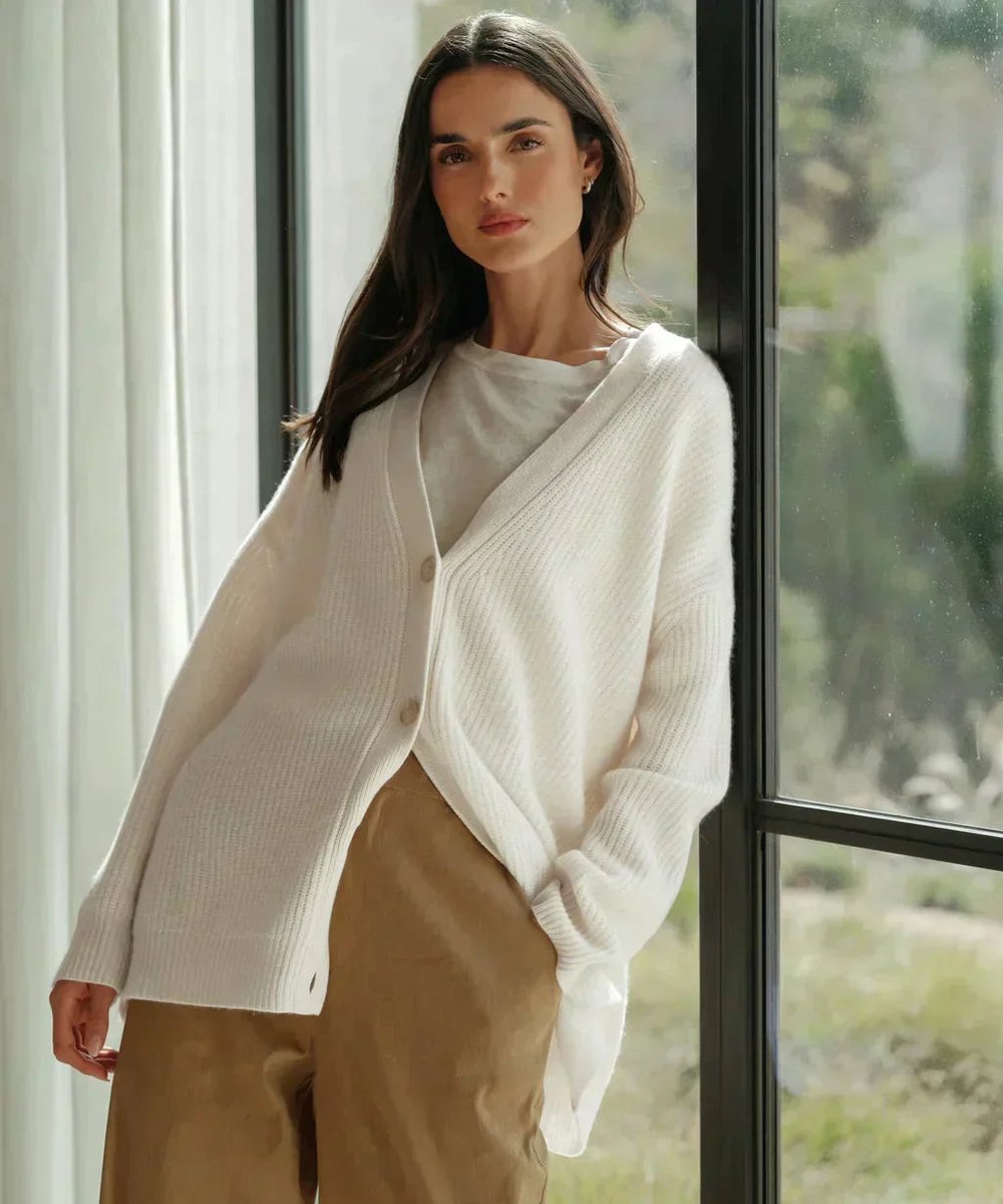 Women's Oversized V-Neckline Button-Front Knit Cardigan – White